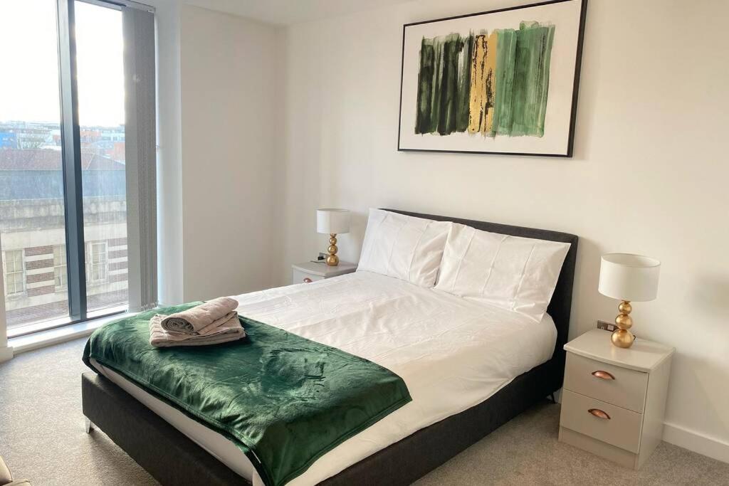 Luxury 2 Bedroom Apartment, Broad Street Birmingham Bagian luar foto